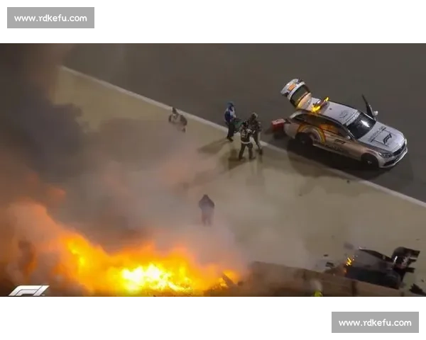 F1正赛惊险瞬间解析多车碰撞背后原因与影响